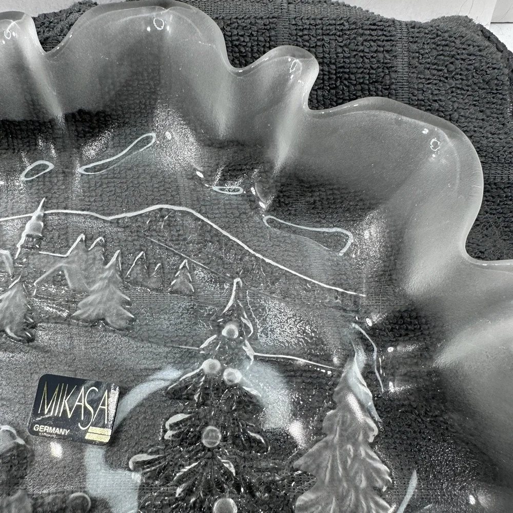 Mikasa Christmas Story Frosted‎ Glass Bon Bon Plate 9.75